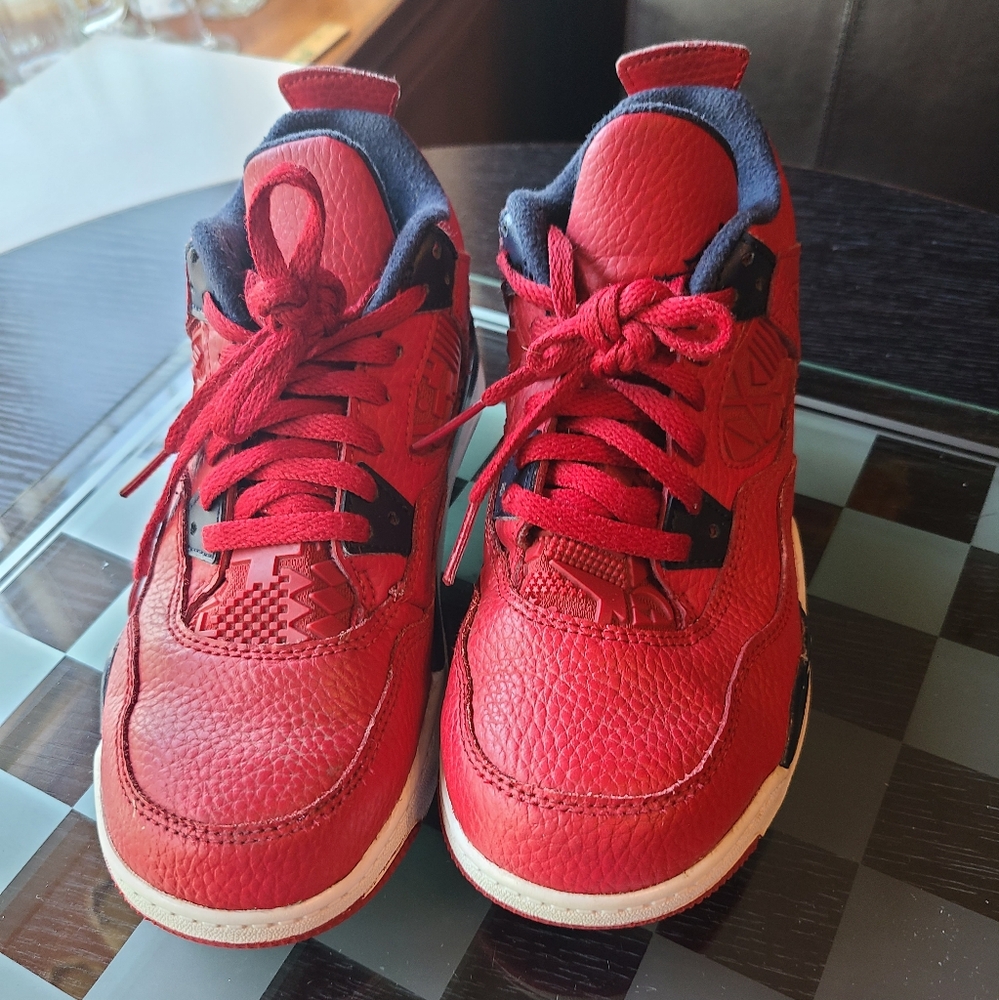 Kids Nike Jordan's 2y Red Sneakers - Picture 10 of 15